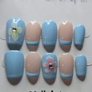 Handmade Short Medium Floral Rhinestone French Tip Press On Nails Baby Blue Nude